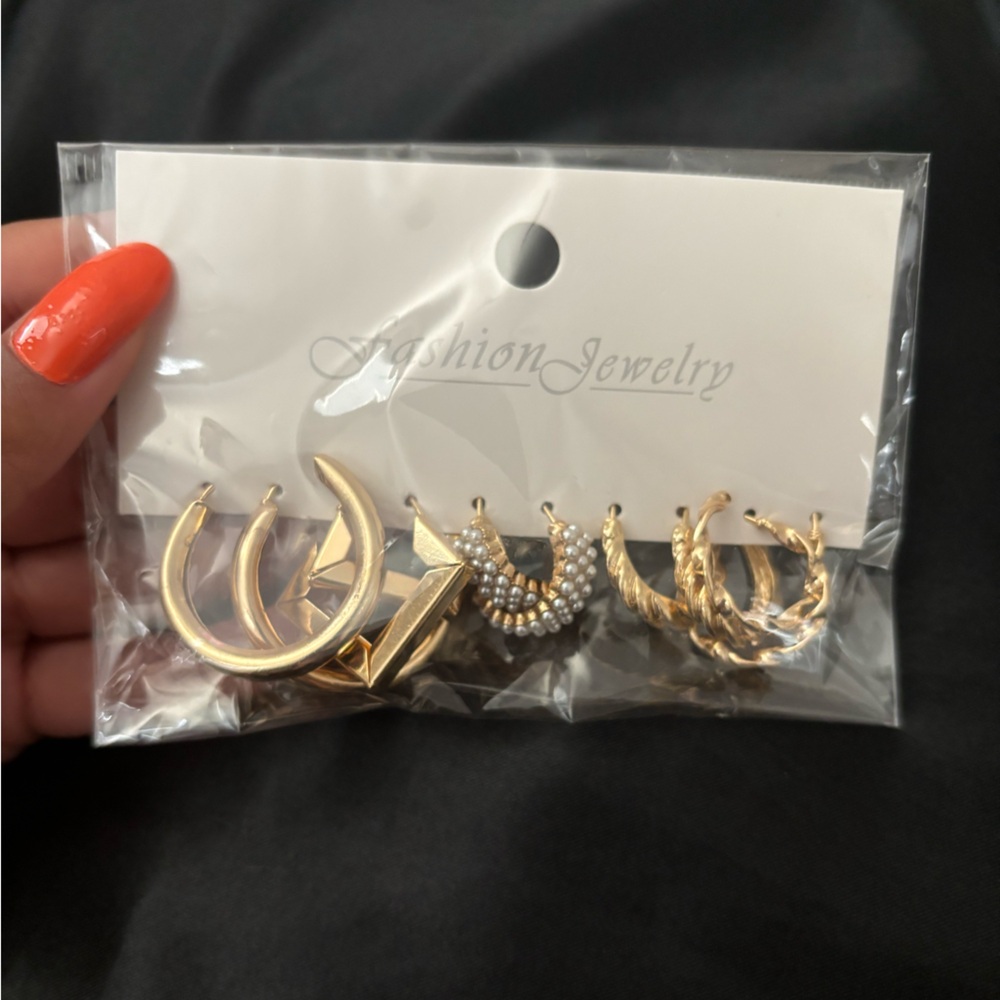Pack of earrings